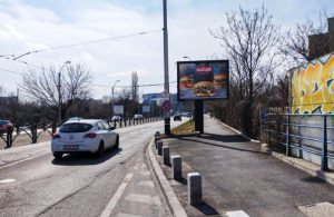 Radu Vasilescu și Way Media – Steaguri publicitare ilegale montate fără avize PMB pe Calea Victoriei